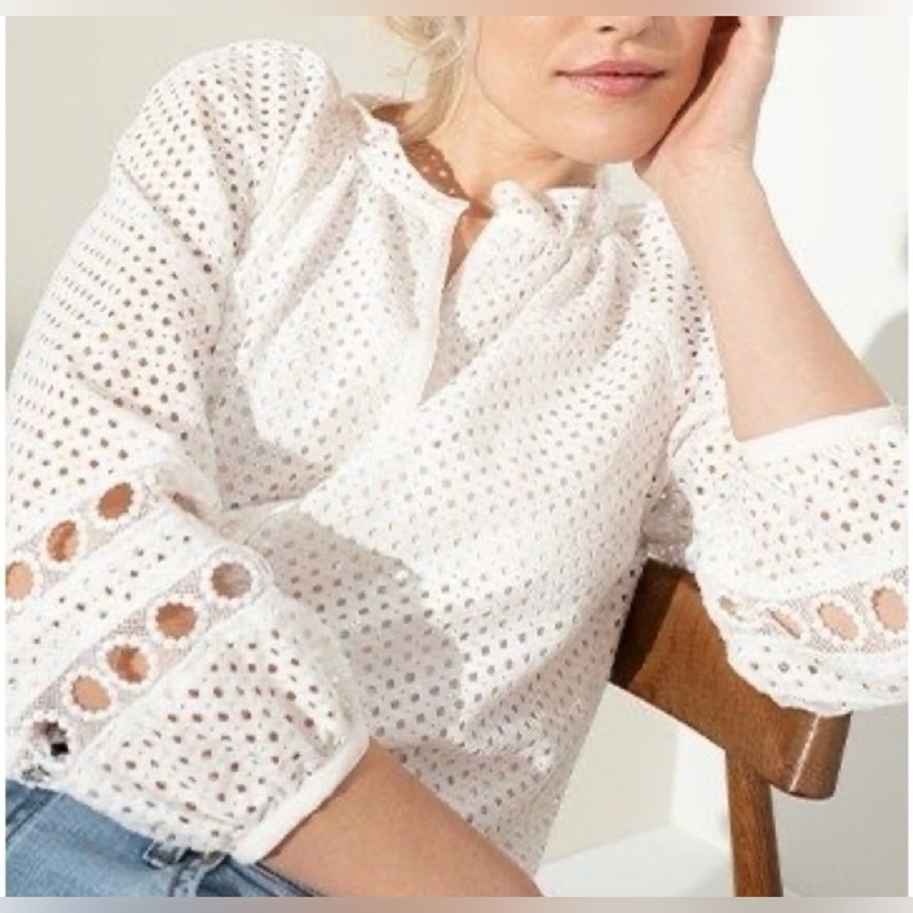 NWT: Banana Republic Textured Eyelet Blouse in off white Size Small